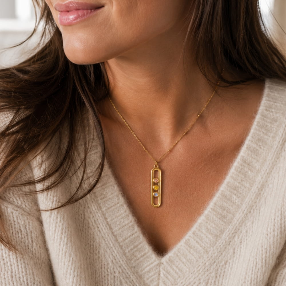 Collar con tres piedras de nacimiento