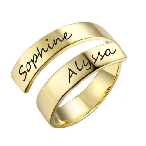 LOANYA Partnerring mit zwei eingravierten Namen Loanya Gold