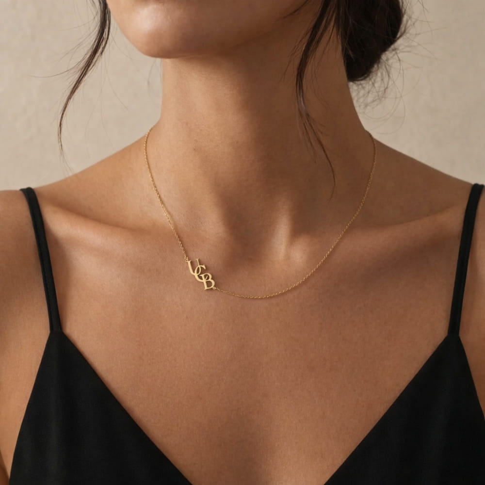 Collar monograma personalizado con tres iniciales