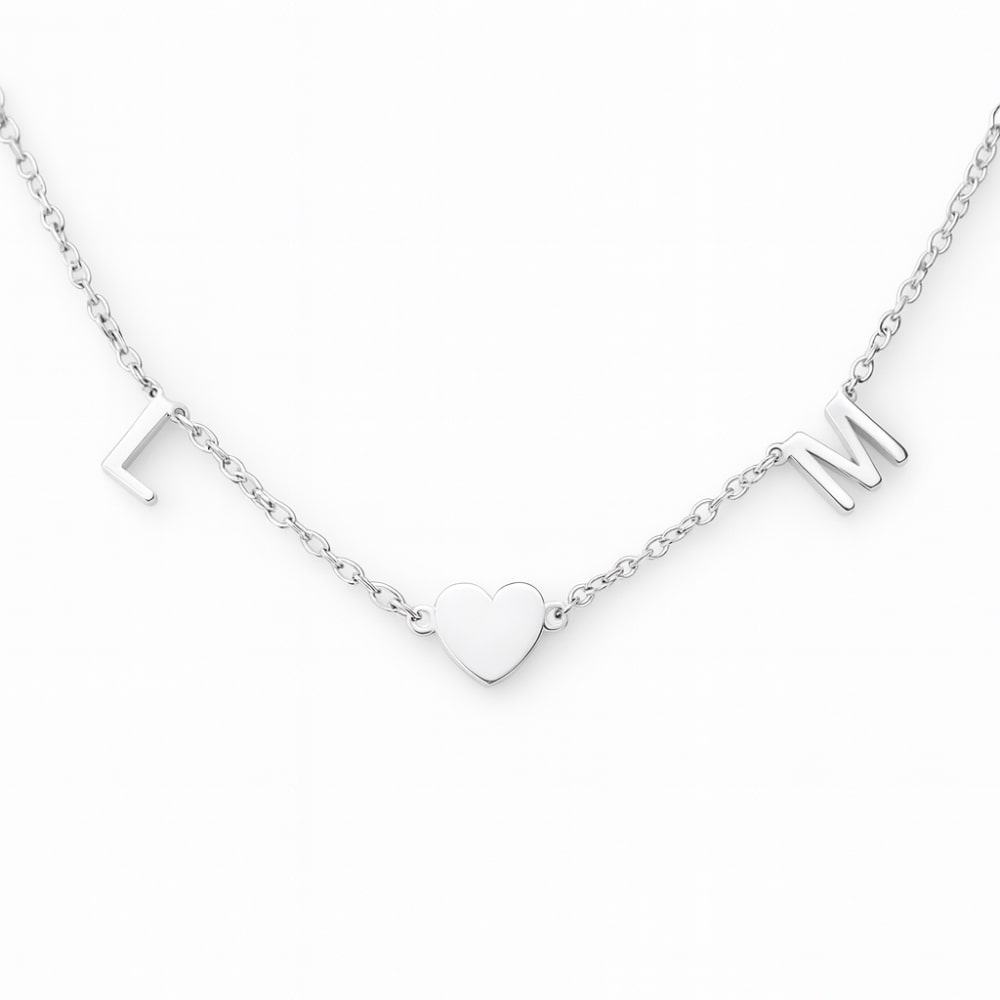 Collar corazón con iniciales – Dos letras para simbolizar vuestra unión