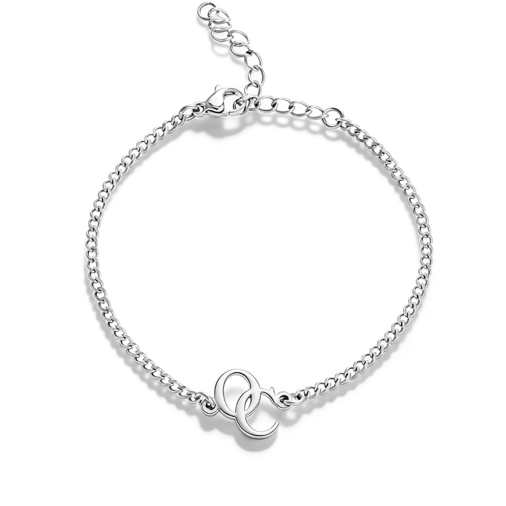 Pulsera con iniciales entrelazadas