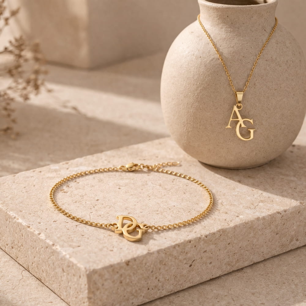 Set de iniciales entrelazadas – Collar y pulsera personalizados