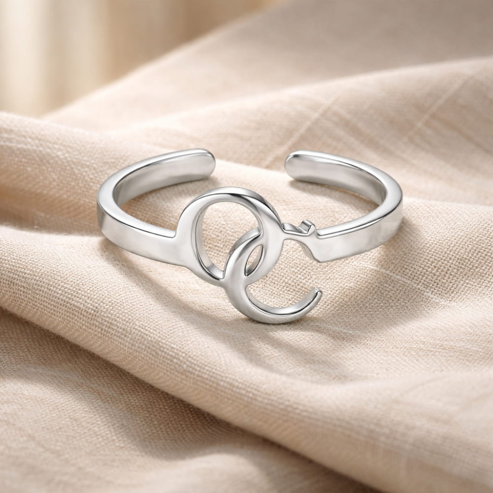 Anillo de iniciales entrelazadas – Monograma personalizado