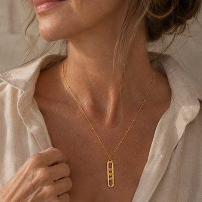 Collar con tres piedras de nacimiento