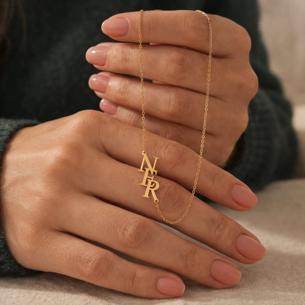 Collar monograma personalizado con tres iniciales