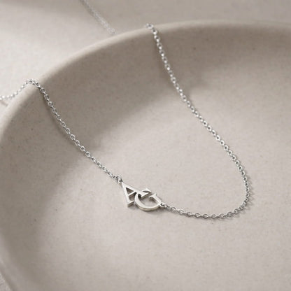 Collar monograma personalizado con tres iniciales
