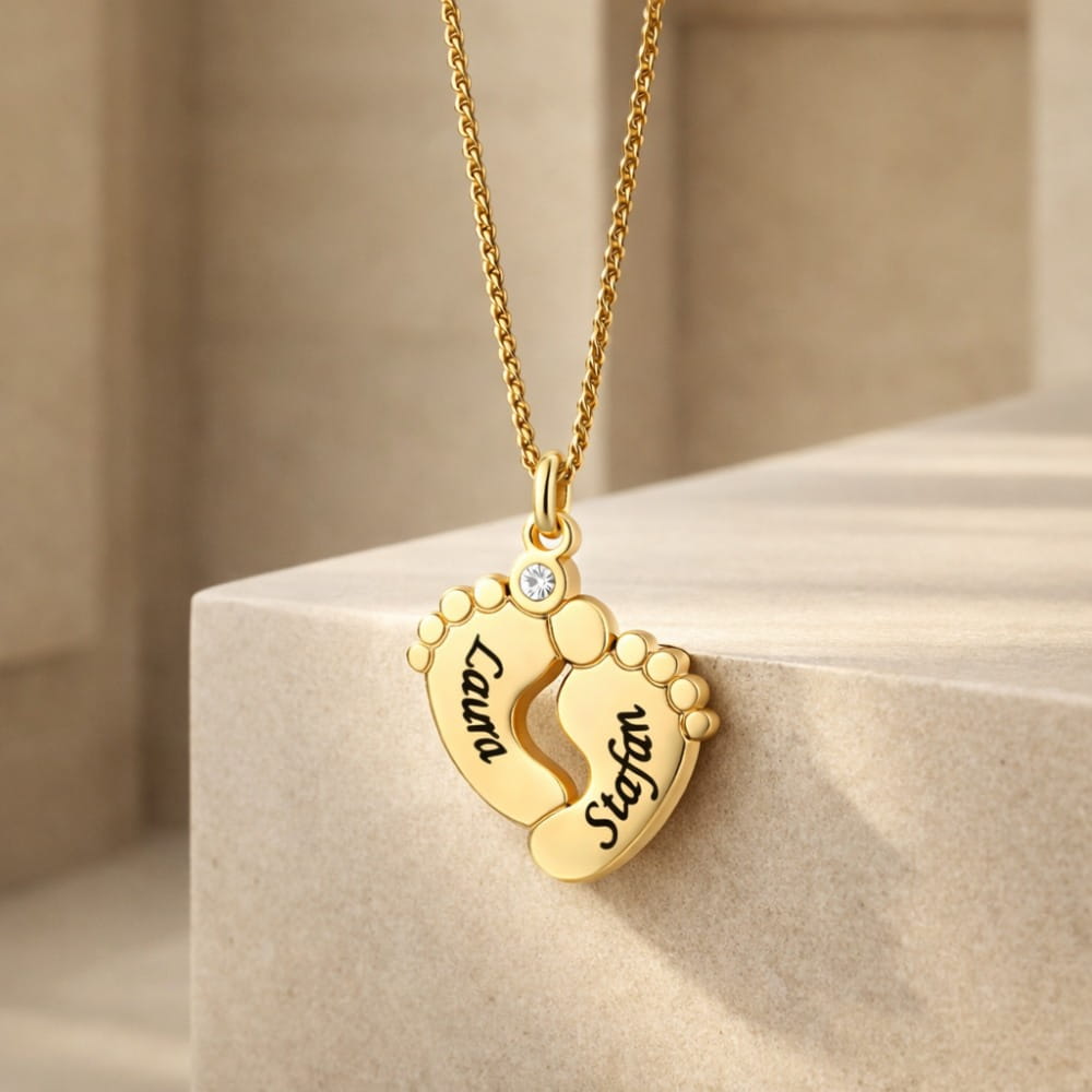 Collar Personalizado Pie de Bebé con Piedra Circonita